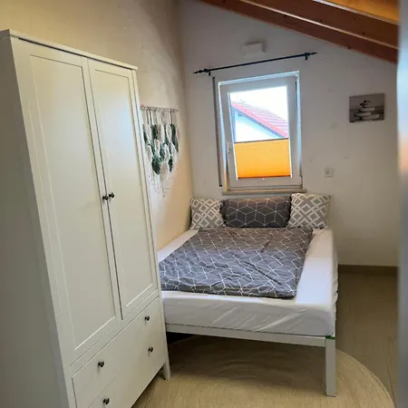 Spacy 3 Bedroom Sleeping Couch Work&travel Close To Heidelberg *